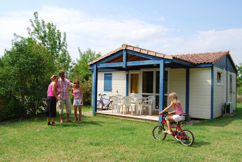 Lagrange Grand Bleu Vacances - Residence Port Lalande Castelmoron-sur-Lot Exterior photo