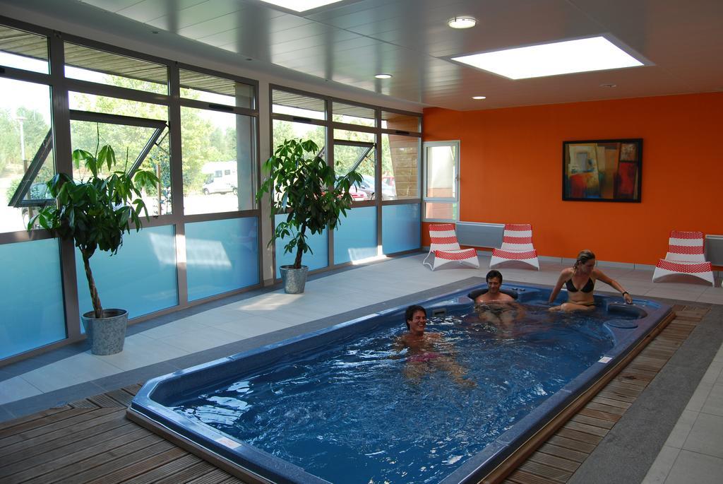 Lagrange Grand Bleu Vacances - Residence Port Lalande Castelmoron-sur-Lot Exterior photo
