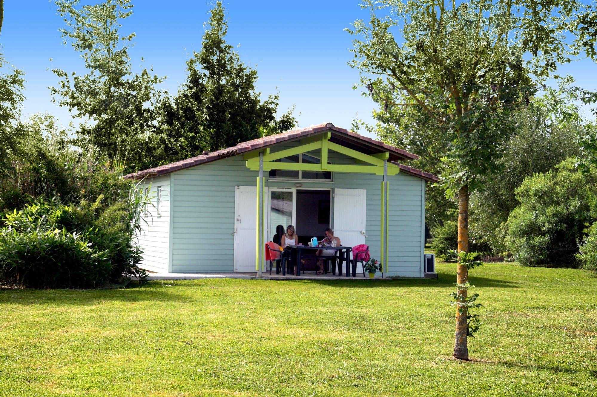 Lagrange Grand Bleu Vacances - Residence Port Lalande Castelmoron-sur-Lot Exterior photo