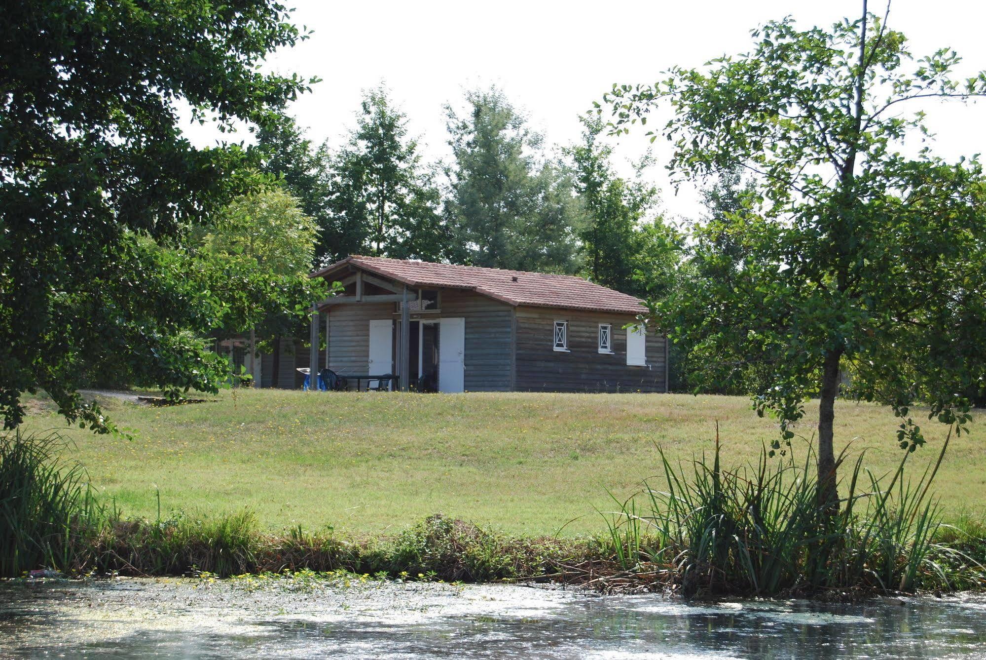 Lagrange Grand Bleu Vacances - Residence Port Lalande Castelmoron-sur-Lot Exterior photo