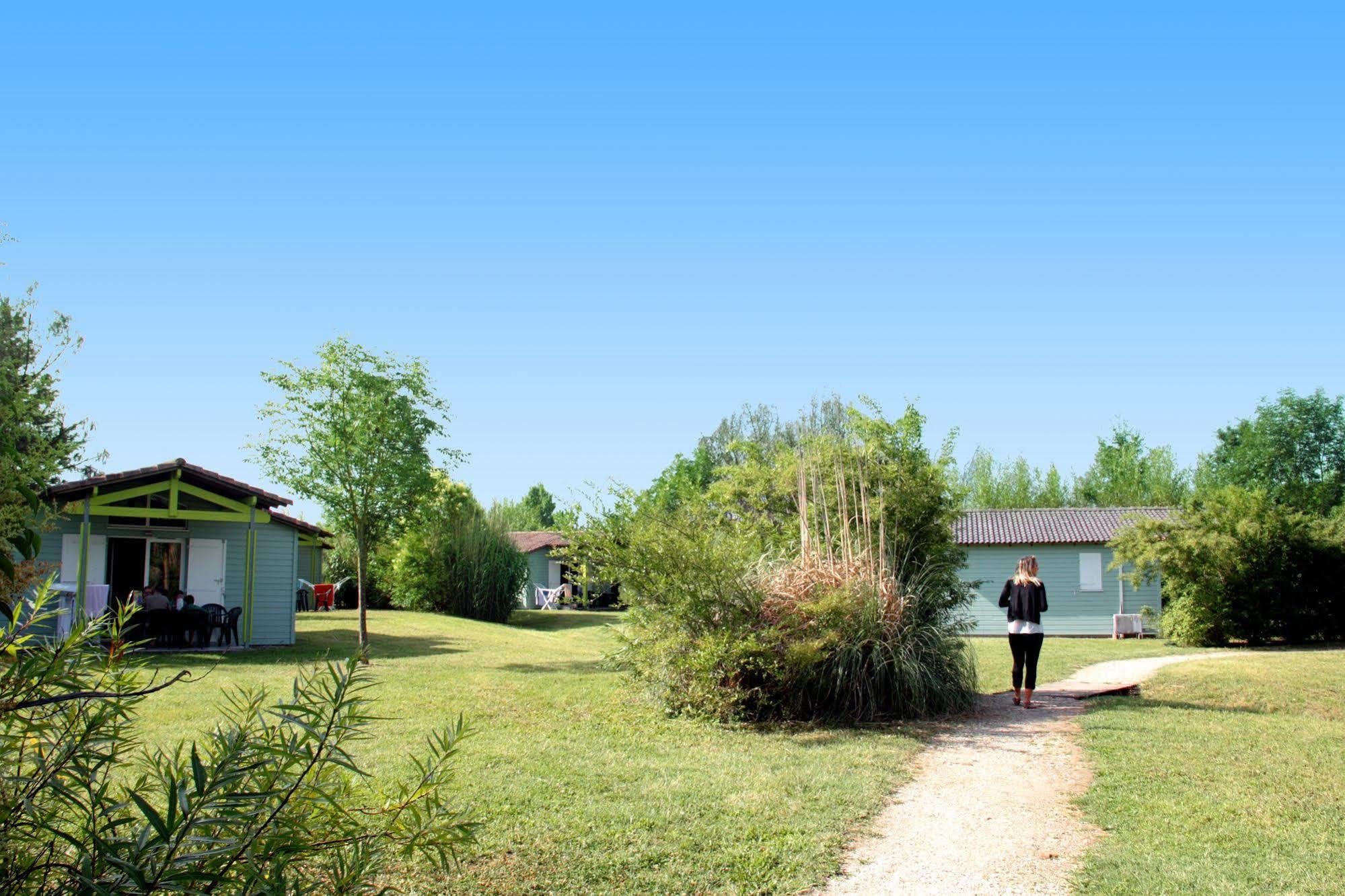 Lagrange Grand Bleu Vacances - Residence Port Lalande Castelmoron-sur-Lot Exterior photo